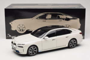 BMW i7 G70 White Metallic Minichamps 1:18 110023200 Metal - imaginea 8 din 8