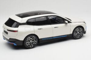 BMW iX Alpine White Minichamps 1:18 110023102 Metal - imaginea 3 din 8