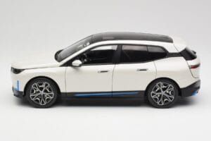 BMW iX Alpine White Minichamps 1:18 110023102 Metal - imaginea 4 din 8
