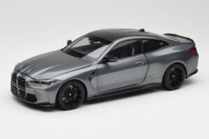 BMW M4 G82 Gri Metallic Minichamps 1:18 113020124 Metal