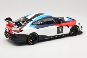 BMW M4 G82 GT4 #1 Presentation 2022 Otto 1:18 OT1228 Rășină - imaginea 2 din 6