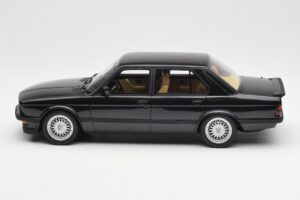 BMW M5 E28 Diamond Negru Otto 1:18 OT184 Rășină - imaginea 3 din 6