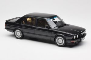 BMW M5 E28 Diamond Negru Otto 1:18 OT184 Rășină - imaginea 4 din 6