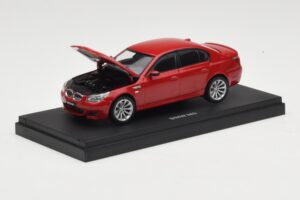 BMW M5 E60 Roșu Kyosho 1:43 03503R Metal - imaginea 3 din 4