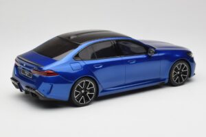 BMW M5 G90 Marina Bay Blue Metallic GT Spirit 1:18 GT507 Rășină - imaginea 2 din 6