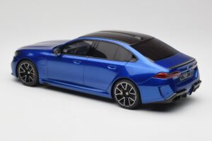 BMW M5 G90 Marina Bay Blue Metallic GT Spirit 1:18 GT507 Rășină - imaginea 5 din 6