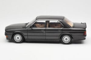 BMW M535i E28 Diamond Negru AUTOart 1:18 75162 Metal - imaginea 4 din 8