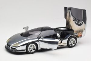 BMW Nazca M12 Chrome Silver Revell 1:18 08916 Metal - imaginea 2 din 8