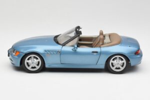 BMW Z3 E36/7 James Bond Goldeneye Albastru Metalizat UT Models 1:18 180024336 Metal - imaginea 4 din 8