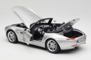 BMW Z8 E52 Titanium Silver Maisto 1:18 536896 Metal - imaginea 5 din 8