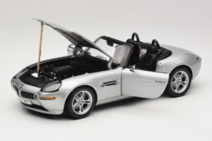 BMW Z8 Argintiu 007 The World Is Not Enough AUTOart 1:18 70511 Metal - imaginea 2 din 8