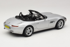 BMW Z8 Argintiu 007 The World Is Not Enough AUTOart 1:18 70511 Metal - imaginea 3 din 8