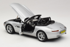 BMW Z8 Argintiu 007 The World Is Not Enough AUTOart 1:18 70511 Metal - imaginea 5 din 8
