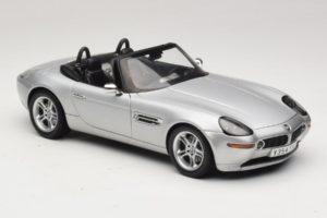 BMW Z8 Argintiu 007 The World Is Not Enough AUTOart 1:18 70511 Metal - imaginea 6 din 8