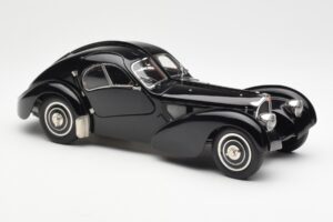 Bugatti 57SC Atlantic Negru CMC 1:18 M-085 Metal - imaginea 4 din 6
