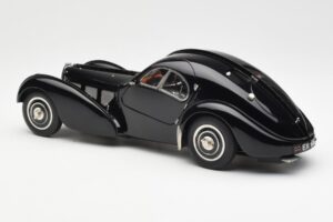 Bugatti 57SC Atlantic Negru CMC 1:18 M-085 Metal - imaginea 5 din 6