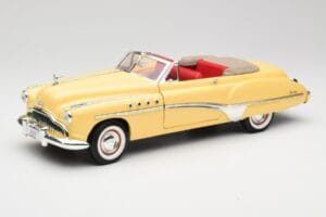 Buick Roadmaster Chrome Yellow Motormax 1:18 23124646-M17 Metal