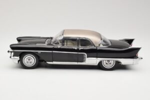 Cadillac Brougham Negru Sun Star 1:18 4001 Metal - imaginea 4 din 8