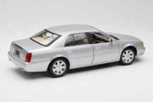 Cadillac DeVille DTS Maisto 1:18 56061 Metal - imaginea 3 din 8