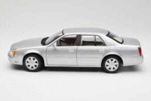 Cadillac DeVille DTS Maisto 1:18 56061 Metal - imaginea 4 din 8