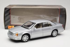 Cadillac DeVille DTS Maisto 1:18 56061 Metal - imaginea 8 din 8
