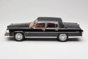 Cadillac Fleetwood Brougham Negru MCG 1:18 MCG18250 Metal - imaginea 3 din 6