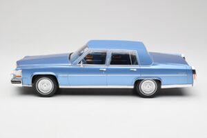 Cadillac Fleetwood Brougham Albastru Metalic MCG 1:18 MCG18252 Metal - imaginea 3 din 6