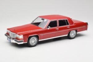 Cadillac Fleetwood Brougham Roșu Închis Metalic MCG 1:18 MCG18251 Metal