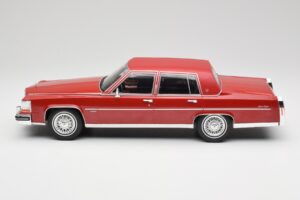 Cadillac Fleetwood Brougham Roșu Închis Metalic MCG 1:18 MCG18251 Metal - imaginea 5 din 6