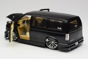 Chevrolet Astro Van Tuned Negru Jada 1:18 63122 Metal - imaginea 5 din 8