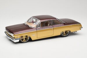 Chevrolet Bel Air Auriu & Maro Maisto 1:18 31064 Metal