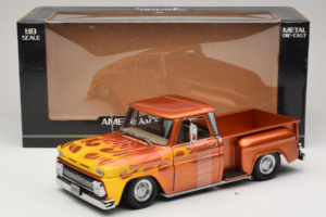 Chevrolet C-10 Stepside Pickup Lowrider Portocaliu cu Flacără Sun Star 1:18 1392 Metal - imaginea 6 din 6