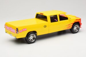 Chevrolet C2500 Silverado Pussy Wagon From Kill Bill Galben GreenLight 1:18 19015 Metal - imaginea 2 din 6