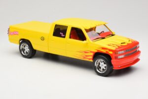 Chevrolet C2500 Silverado Pussy Wagon From Kill Bill Galben GreenLight 1:18 19015 Metal - imaginea 4 din 6