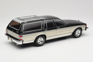 Chevrolet Caprice Estate Wagon Argintiu & Gri MCG 1:18 MCG18478 Metal - imaginea 2 din 6