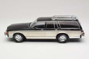 Chevrolet Caprice Estate Wagon Argintiu & Gri MCG 1:18 MCG18478 Metal - imaginea 3 din 6