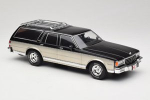 Chevrolet Caprice Estate Wagon Argintiu & Gri MCG 1:18 MCG18478 Metal - imaginea 4 din 6