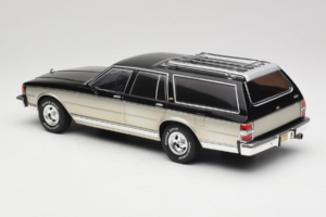 Chevrolet Caprice Estate Wagon Argintiu & Gri MCG 1:18 MCG18478 Metal - imaginea 5 din 6