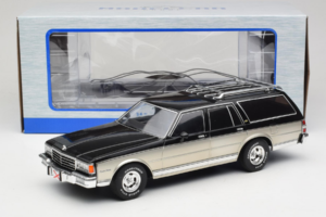 Chevrolet Caprice Estate Wagon Argintiu & Gri MCG 1:18 MCG18478 Metal - imaginea 6 din 6