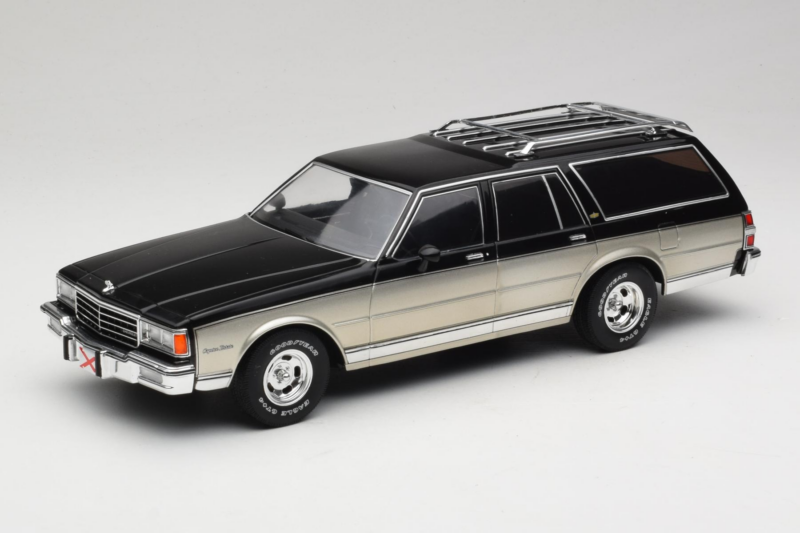 Chevrolet Caprice Estate Wagon Argintiu & Gri MCG 1:18 MCG18478 Metal