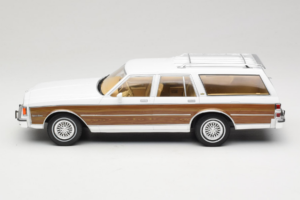 Chevrolet Caprice Estate Wagon Alb MCG 1:18 MCG18475 Metal - imaginea 3 din 6
