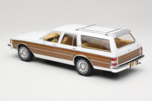 Chevrolet Caprice Estate Wagon Alb MCG 1:18 MCG18475 Metal - imaginea 5 din 6