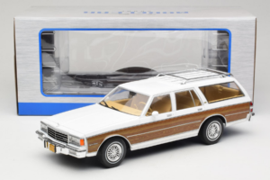 Chevrolet Caprice Estate Wagon Alb MCG 1:18 MCG18475 Metal - imaginea 6 din 6