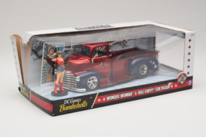 Chevrolet COE Pickup Wonder Woman With Figure Metals Diecast 1:24 30453 Metal - imaginea 2 din 3