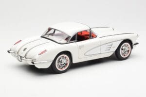 Chevrolet Corvette C1 Spider Hard Top Snowcrest Alb AUTOart 1:18 71147 Metal - imaginea 3 din 8