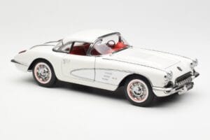 Chevrolet Corvette C1 Spider Hard Top Snowcrest Alb AUTOart 1:18 71147 Metal - imaginea 6 din 8