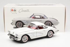 Chevrolet Corvette C1 Spider Hard Top Snowcrest Alb AUTOart 1:18 71147 Metal - imaginea 8 din 8