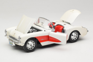Chevrolet Corvette C1 Alb & Roșu Bburago 1:18 3024-M3 Metal - imaginea 2 din 8