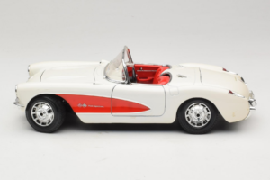 Chevrolet Corvette C1 Alb & Roșu Bburago 1:18 3024-M3 Metal - imaginea 4 din 8