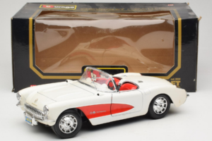 Chevrolet Corvette C1 Alb & Roșu Bburago 1:18 3024-M3 Metal - imaginea 8 din 8